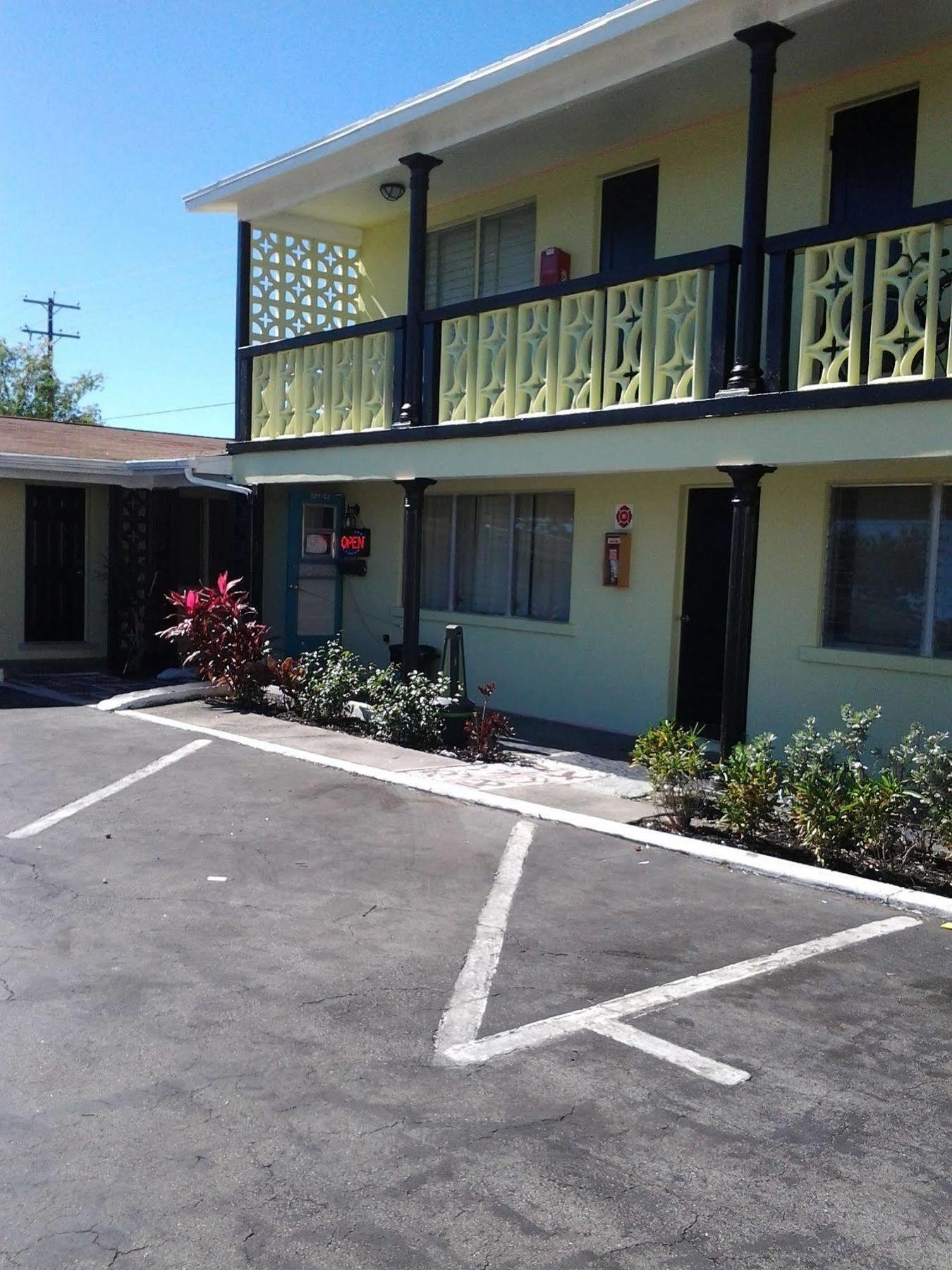 Martinique Lake Worth Beach Exterior foto