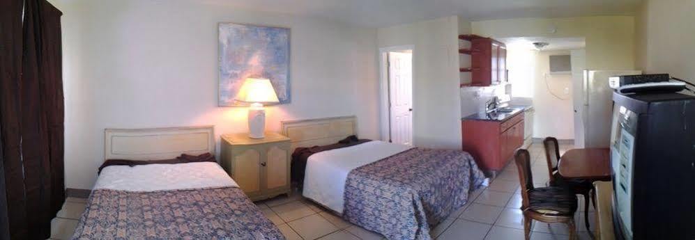 Martinique Lake Worth Beach Exterior foto